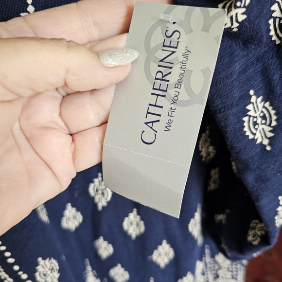 Catherines Blue Tunic Top size 3x (26-28) with white Moroccan style print. - Picture 6 of 8